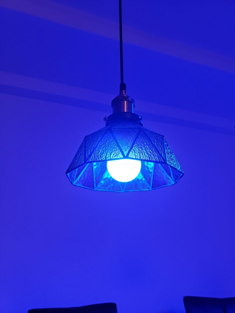 スイッチボットスマート電球の青色